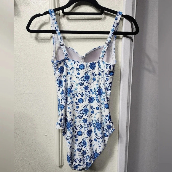 Niptuck One-Piece Floral Tummy Control Swimsuit Size 4 Beach Spring Summer - Picture 4 of 7